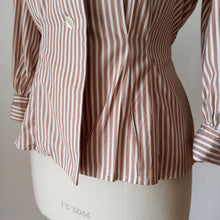 Laden Sie das Bild in den Galerie-Viewer, 1940s 1950s - Fabulous Striped Cotton Blouse - Sz 46
