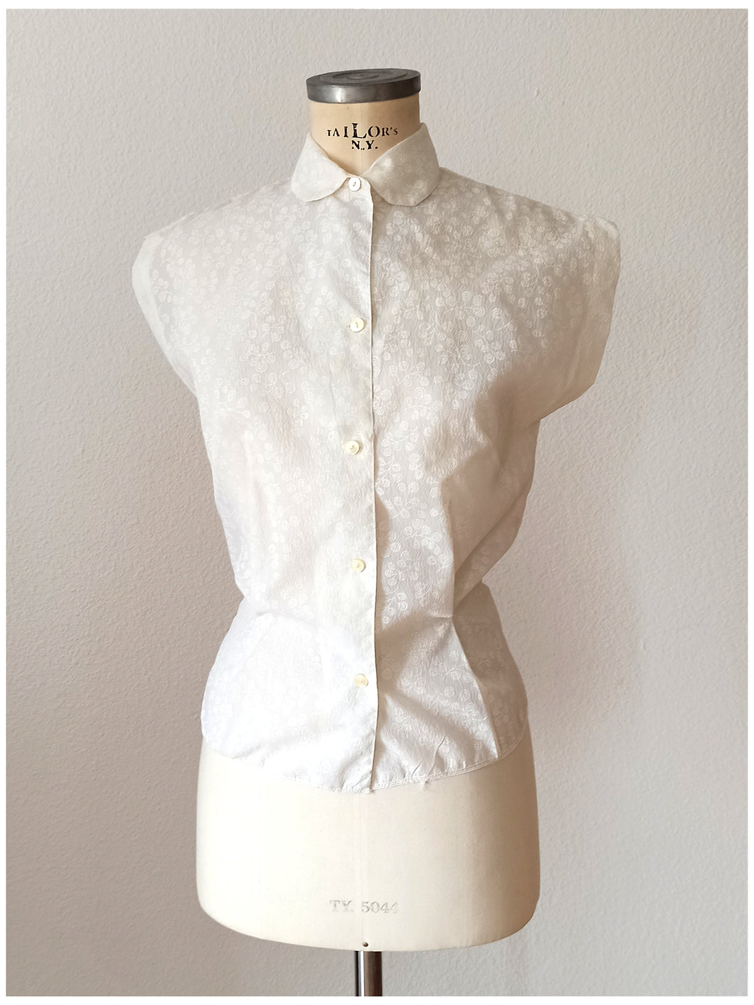 1950s - Adorable White Textured Nylon Blouse - Sz 44