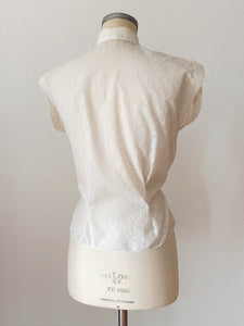 1950s - Adorable White Textured Nylon Blouse - Sz 44