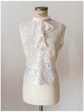 Carica l&#39;immagine nel visualizzatore di Gallery, 1960s - Fabulous Jabot Collar Nylon Lace Blouse - Sz 42
