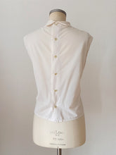 Carica l&#39;immagine nel visualizzatore di Gallery, 1960s - Fabulous Jabot Collar Nylon Lace Blouse - Sz 42
