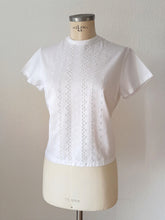 Cargar imagen en el visor de la galería, 1960s - Adorable White Cotton Blouse
