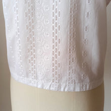 Cargar imagen en el visor de la galería, 1960s - Adorable White Cotton Blouse
