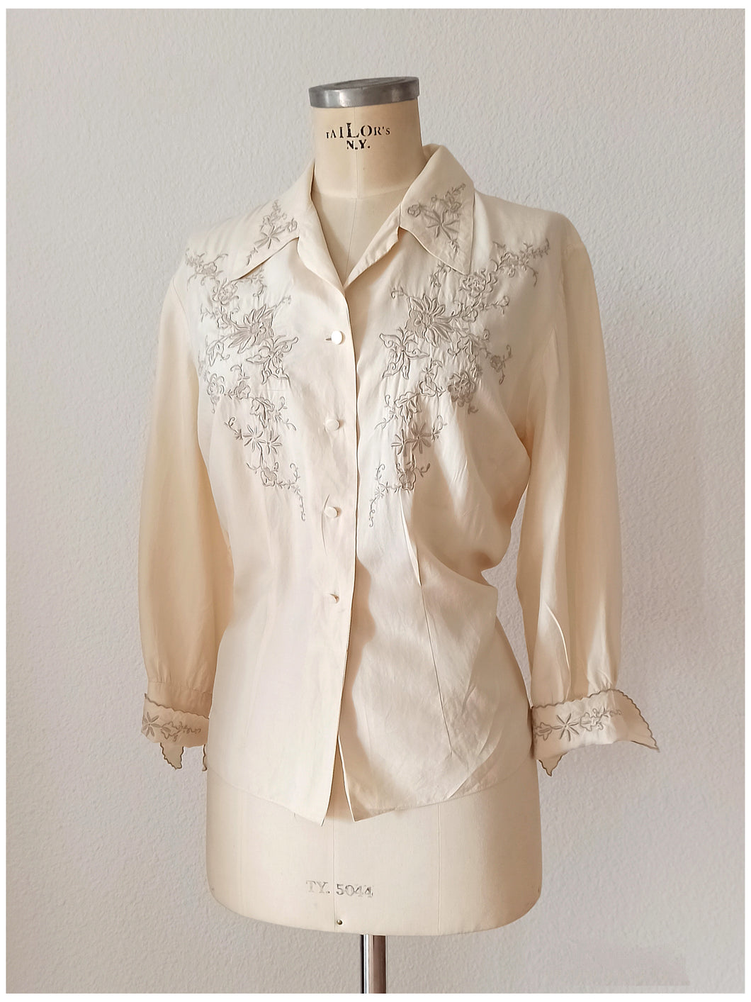 1940s - Exquisite Embroidery Silk Blouse - Sz 46
