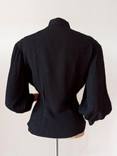 Laden Sie das Bild in den Galerie-Viewer, 1950s - Superb Lantern Sleeves Textured Crepe Blouse - W39 (100cm)
