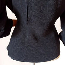 Laden Sie das Bild in den Galerie-Viewer, 1950s - Superb Lantern Sleeves Textured Crepe Blouse - W39 (100cm)
