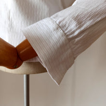 Laden Sie das Bild in den Galerie-Viewer, 1950s - UNWORN - Gorgeous Textured Cotton Blouse - Sz 40
