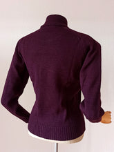 Cargar imagen en el visor de la galería, 1950s 1960s - CRILENKA, Spain - Deadstock Mulberry Turtleneck
