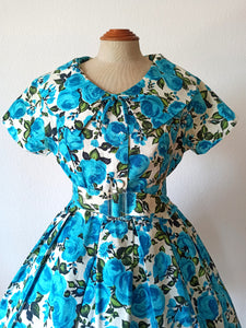 1950s - Spectacular Blue Roseprint Cotton Dress - W29 (74cm)