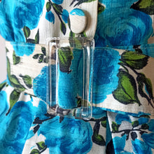 Laden Sie das Bild in den Galerie-Viewer, 1950s - Spectacular Blue Roseprint Cotton Dress - W29 (74cm)
