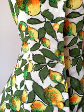 Carica l&#39;immagine nel visualizzatore di Gallery, 1950s - Spectacular Parisien Lemons Print Bolero Dress - W27.5 (70cm)
