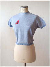 Laden Sie das Bild in den Galerie-Viewer, 1960s - SUBLYM, Spain - Deadstock Blue Knit Top - Sz 4
