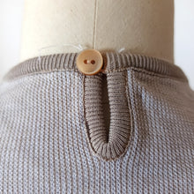 Carica l&#39;immagine nel visualizzatore di Gallery, 1960s - SUBLYM, Spain - Deadstock Beige Knit Top - Sz 3
