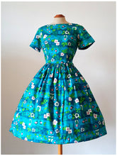 Load image into Gallery viewer, 1950s 1960s - Stunning Abstract Floral Cotton Dress - W29 (74cm)
