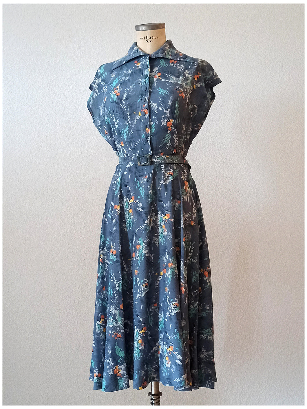 1940s - Ultragorgeous Pigeon Blue Floral Rayon Dress - W28.5 (72cm)