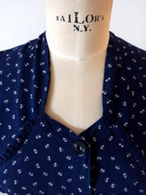 Carica l&#39;immagine nel visualizzatore di Gallery, 1940s - JOELLA-BOUSSAC, Paris - Gorgeous Rayon Floral Dress - Sz 50

