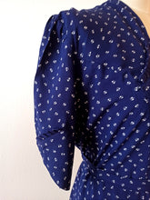 Carica l&#39;immagine nel visualizzatore di Gallery, 1940s - JOELLA-BOUSSAC, Paris - Gorgeous Rayon Floral Dress - Sz 50
