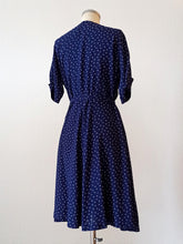 Carica l&#39;immagine nel visualizzatore di Gallery, 1940s - JOELLA-BOUSSAC, Paris - Gorgeous Rayon Floral Dress - Sz 50
