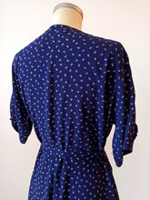 Carica l&#39;immagine nel visualizzatore di Gallery, 1940s - JOELLA-BOUSSAC, Paris - Gorgeous Rayon Floral Dress - Sz 50
