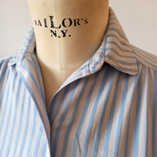 Carica l&#39;immagine nel visualizzatore di Gallery, 1950s - Gorgeous Blue Stripes Blouse - Sz 40
