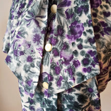 Carica l&#39;immagine nel visualizzatore di Gallery, 1950s 1960s - Gorgeous Purple Floral Satin Blouse - W41 (104cm)
