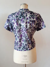 Carica l&#39;immagine nel visualizzatore di Gallery, 1950s 1960s - Gorgeous Purple Floral Satin Blouse - W41 (104cm)
