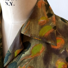 Cargar imagen en el visor de la galería, 1950s 1960s - TERGAL, France - Roseprint Satin Blouse - Sz 48
