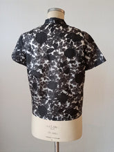 Charger l&#39;image dans la galerie, 1950s 1960s - TREVIRA, Germany - Gorgeous Floral Satin Blouse - Sz L
