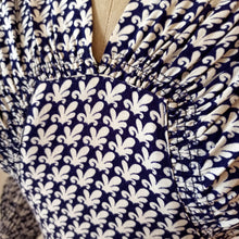 Cargar imagen en el visor de la galería, 1940s - Gorgeous Lantern Sleeves Rayon Dress - W28.5 (72cm)
