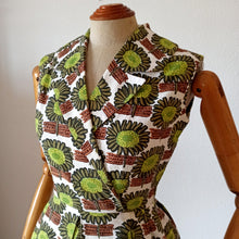 Load image into Gallery viewer, 1950s - Stunning Novelty Sunflowers Barkcloth Dress - W26 (66cm)
