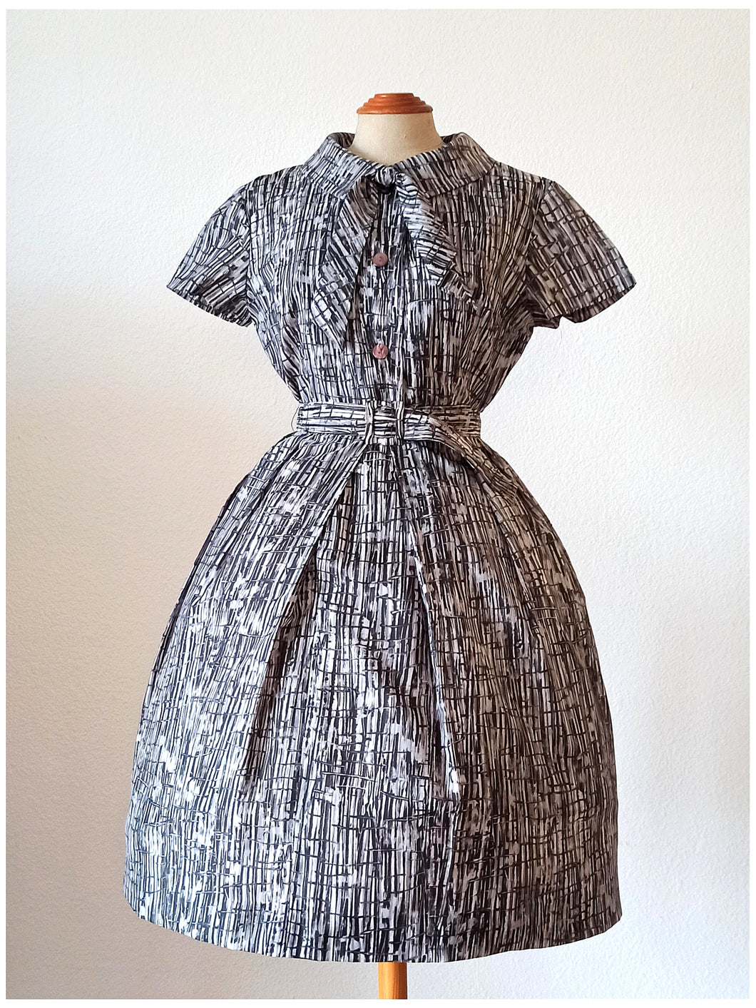 1950s 1960s - GALERIES LAFAYETTE, Paris - Abstract Satin Dress - W27.5 (70cm)