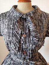 Load image into Gallery viewer, 1950s 1960s - GALERIES LAFAYETTE, Paris - Abstract Satin Dress - W27.5 (70cm)

