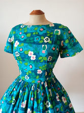 Load image into Gallery viewer, 1950s 1960s - Stunning Abstract Floral Cotton Dress - W29 (74cm)
