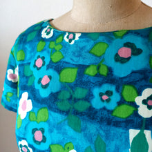 Load image into Gallery viewer, 1950s 1960s - Stunning Abstract Floral Cotton Dress - W29 (74cm)
