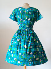 Load image into Gallery viewer, 1950s 1960s - Stunning Abstract Floral Cotton Dress - W29 (74cm)
