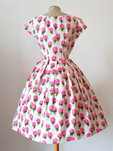 Load image into Gallery viewer, 1950s 1960s - Adorable Floral Print Cotton Dress - W27.5 (70cm)
