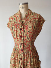Load image into Gallery viewer, 1940s - Superb Tile Printed Rayon Dress - W28.5 (72cm)
