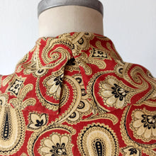 Load image into Gallery viewer, 1940s - Superb Tile Printed Rayon Dress - W28.5 (72cm)
