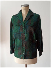 Cargar imagen en el visor de la galería, 1960s - Fabulous Green Abstract Blouse - Sz 50
