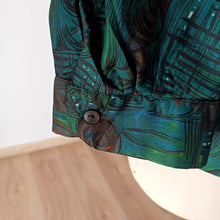 Cargar imagen en el visor de la galería, 1960s - Fabulous Green Abstract Blouse - Sz 50
