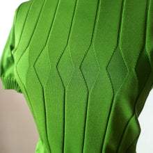 Laden Sie das Bild in den Galerie-Viewer, 1960s - FAMOS, Spain - Fabulous Green Knit Jumper . Sz M
