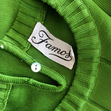 Laden Sie das Bild in den Galerie-Viewer, 1960s - FAMOS, Spain - Fabulous Green Knit Jumper . Sz M
