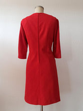 Cargar imagen en el visor de la galería, 1960s - Stunning Red Textured Dress - W34.5 (88cm)
