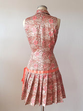 Laden Sie das Bild in den Galerie-Viewer, 1960s - Gorgeous Satin Silk Dress - W30 (76cm)

