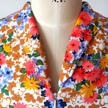 Laden Sie das Bild in den Galerie-Viewer, 1960s - Lovely Colorful Floral Dress - W31 (80cm)
