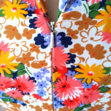 Laden Sie das Bild in den Galerie-Viewer, 1960s - Lovely Colorful Floral Dress - W31 (80cm)
