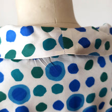 Cargar imagen en el visor de la galería, 1960s - Gorgeous Abstract Satin Blouse Jacket
