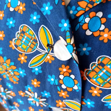 Load image into Gallery viewer, 1960s 1970s - Adorable Floral Cotton Pockets Blouse
