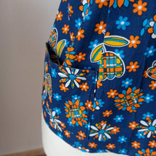 Load image into Gallery viewer, 1960s 1970s - Adorable Floral Cotton Pockets Blouse
