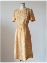Laden Sie das Bild in den Galerie-Viewer, 1960s - Gorgeous Colors Rayon Dress - W31 (80cm)
